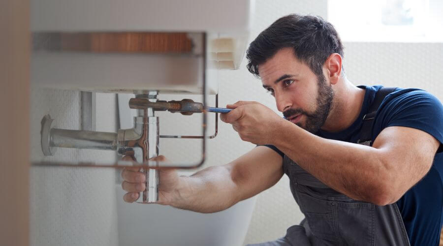 Expert burst pipe repair services in Blandinsville, IL